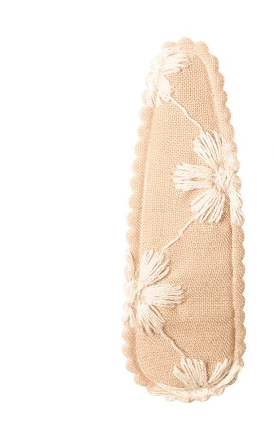 Girl'S Cute Sweet Flower Synthetic Yarn Knit Iron Embroidery Hair Clip