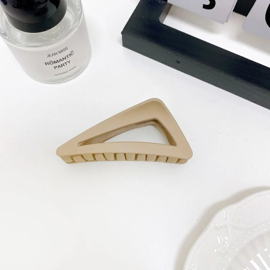women's simple style triangle plastic hair claws