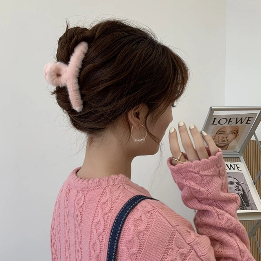 Korean Simple Plush Grab Clip Girl Autumn and Winter New Back Head Hair Clip Elegant Hair Grab Shark Clip Hair Accessories