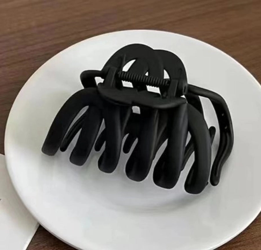 simple style solid color plastic hair claws