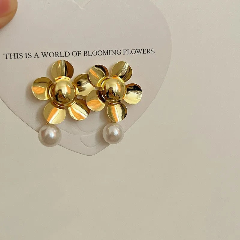 1 Pair Elegant Lady Geometric Heart Shape Plating Alloy Drop Earrings Ear Studs