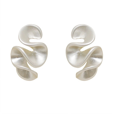 [Cream Flower] Invisible One-piece Clip Japanese Fog Flower Mosquito Incense Plate Ear Clip No Ear Holes Female Niche Earrings