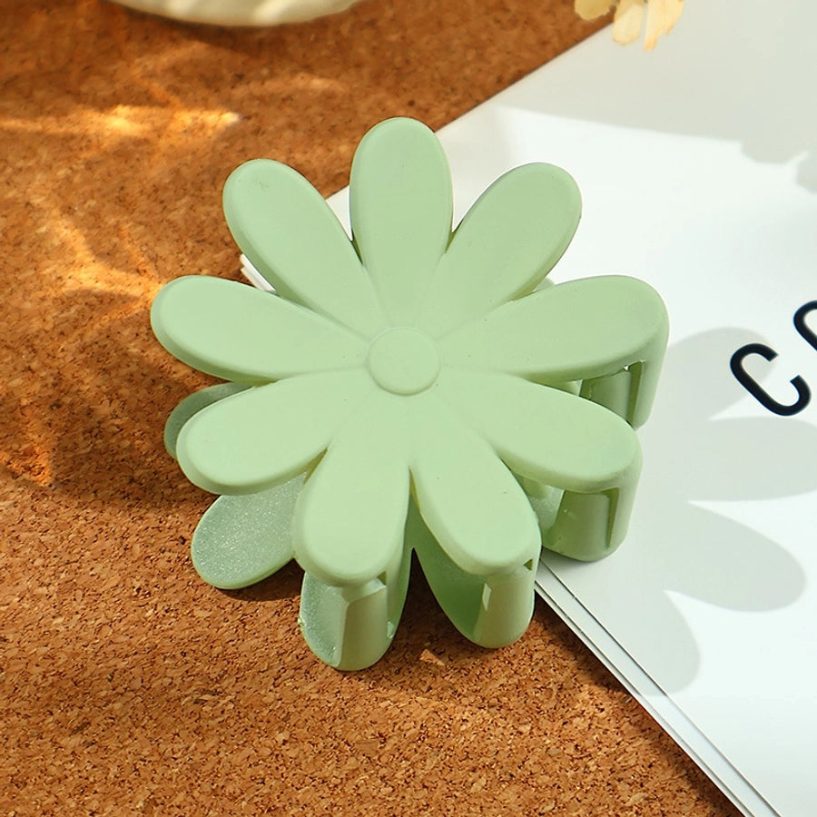 Women's Simple Style Daisy Plastic Spray Paint Hair Claws