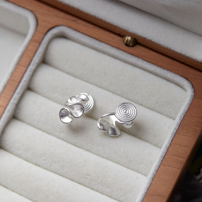 [Cream Flower] Invisible One-piece Clip Japanese Fog Flower Mosquito Incense Plate Ear Clip No Ear Holes Female Niche Earrings