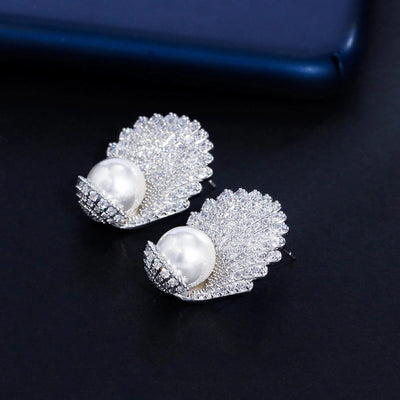 1 Pair Elegant Luxurious Sector Plating Inlay Copper Pearl Zircon White Gold Plated Ear Studs