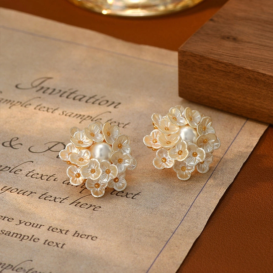 1 Pair Glam Luxurious French Style Flower Inlay Copper Freshwater Pearl Zircon 18K Gold Plated Ear Studs