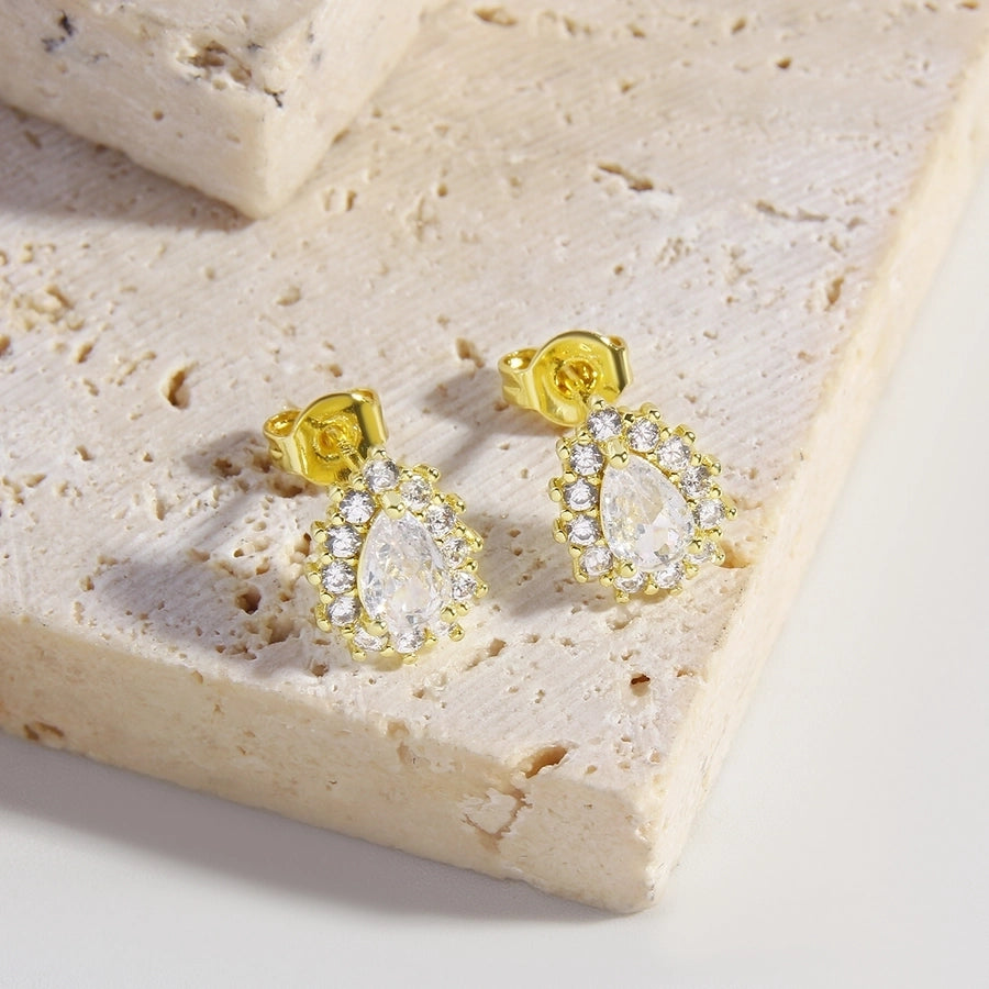 1 Pair Elegant Luxurious Simple Style Water Droplets Daisy Plating Copper 18K Gold Plated Gold Plated Ear Studs