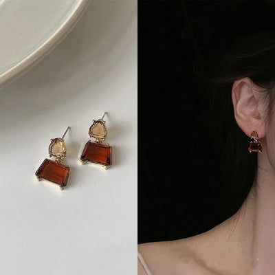 French retro earrings women's temperament earrings high-end feeling mosquito-repellent incense plate ear clip women's No ear hole pearl earrings women's wholesale