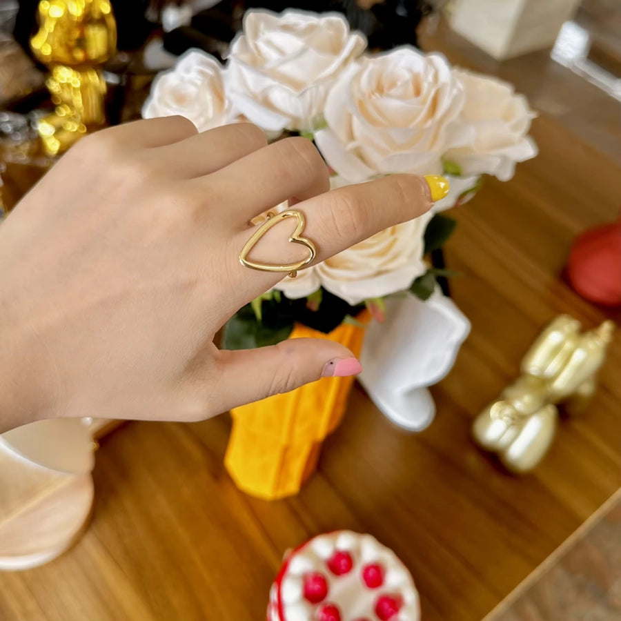 Amazon Hot Sale Beautiful Ring Gold Big Hollow Heart Ring Copper Strips 18K Gold Plated Women Men Love Zircon Ring