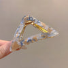 Women's Sweet Simple Style Triangle Alloy Resin Hollow Out Hair Claws