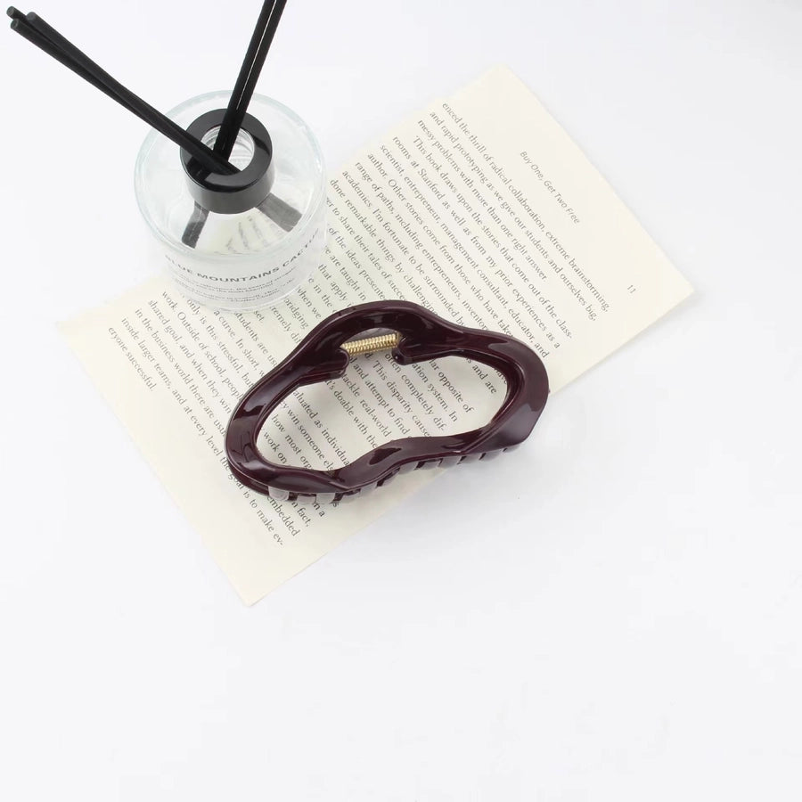 simple style irregular solid color plastic resin hollow out hair claws