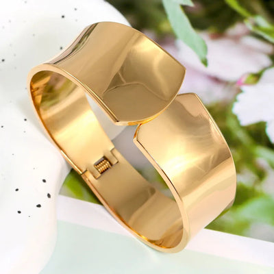 Simple Style Solid Color 304 Stainless Steel 18K Gold Plated Wide Bracelet In Bulk