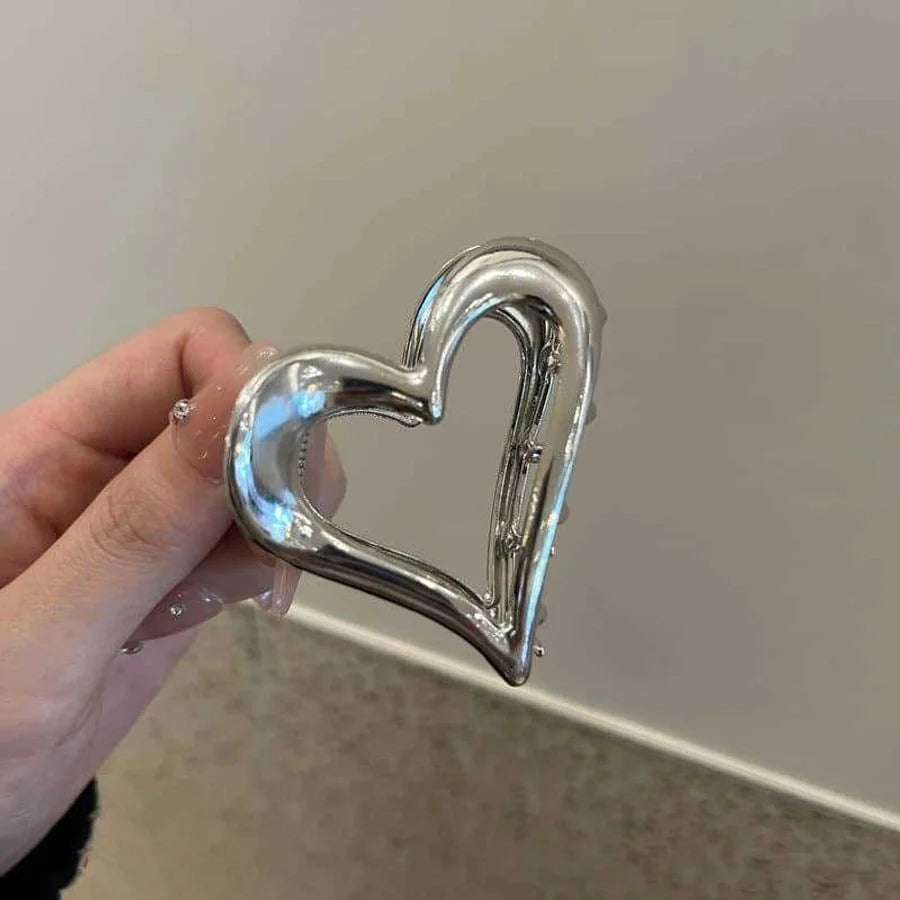 Women's Simple Style Heart Shape Metal Hair Claws