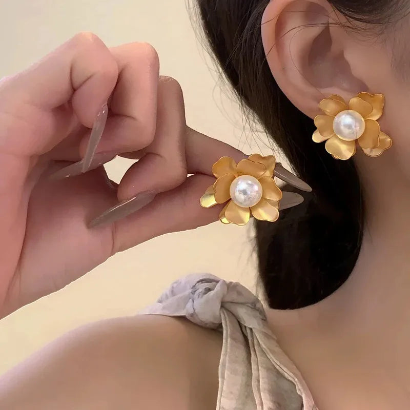 1 Pair Elegant Lady Geometric Heart Shape Plating Alloy Drop Earrings Ear Studs