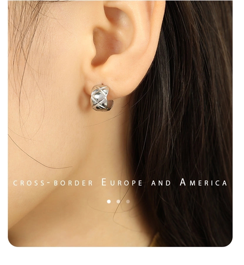 1 Pair IG Style Elegant Commute C Shape Argyle Polishing Plating 304 Stainless Steel 18K Gold Plated Ear Studs