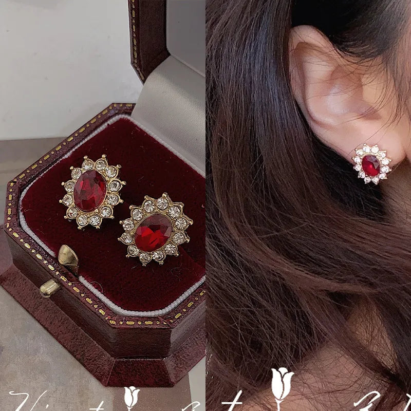 French retro earrings women's temperament earrings high-end feeling mosquito-repellent incense plate ear clip women's No ear hole pearl earrings women's wholesale