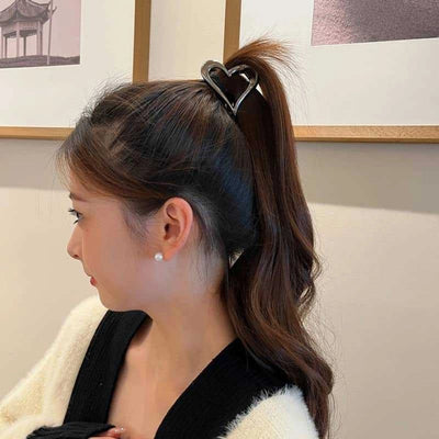 Women's Simple Style Heart Shape Metal Hair Claws