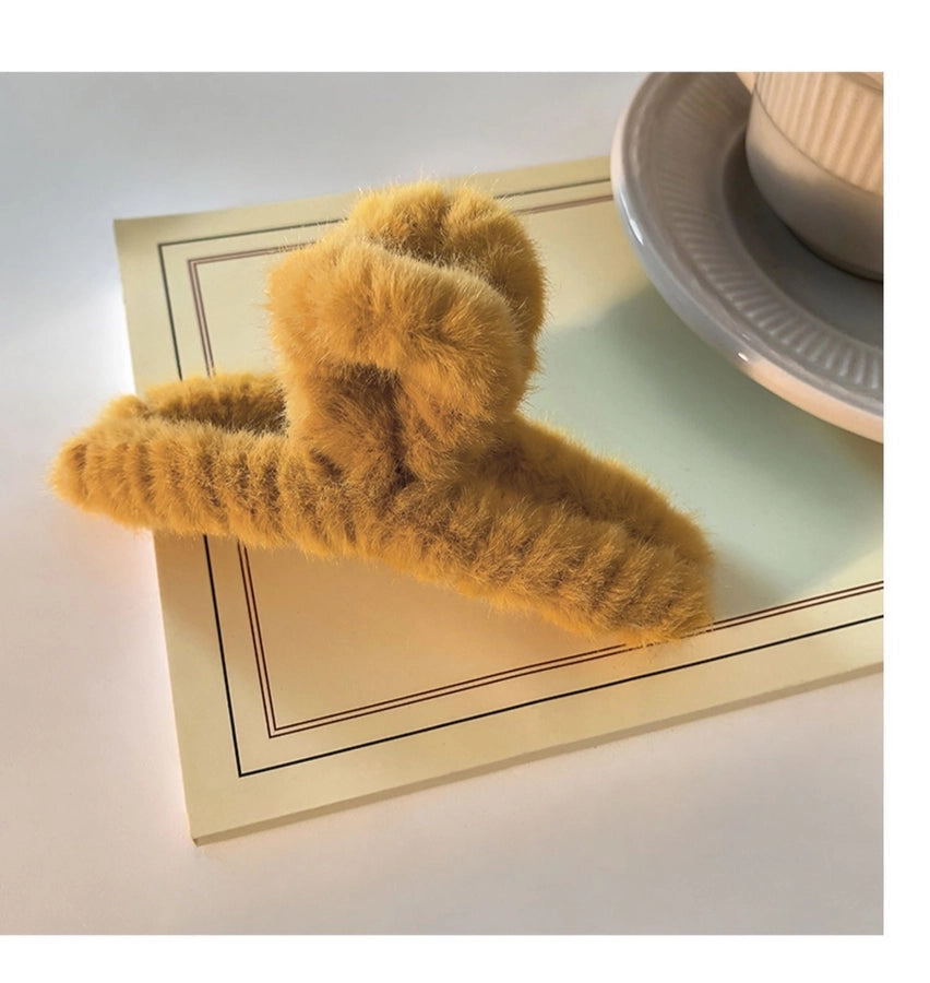 Korean Simple Plush Grab Clip Girl Autumn and Winter New Back Head Hair Clip Elegant Hair Grab Shark Clip Hair Accessories