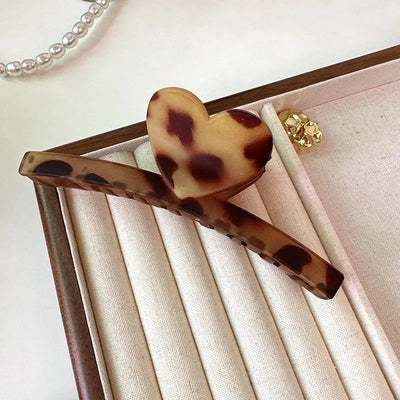 Women's Retro Flower Arylic Hair Claws
