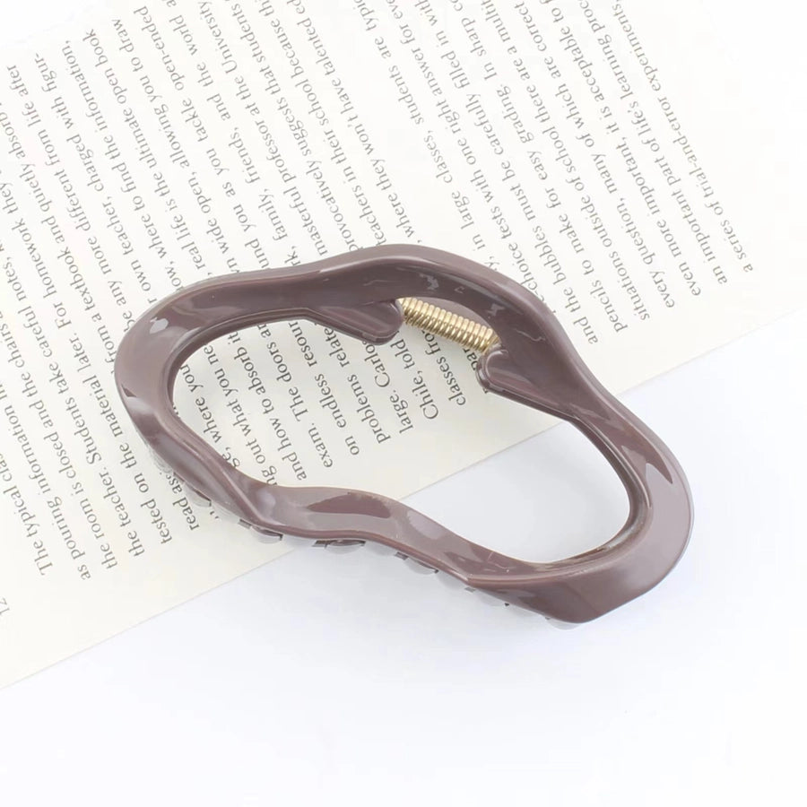 simple style irregular solid color plastic resin hollow out hair claws