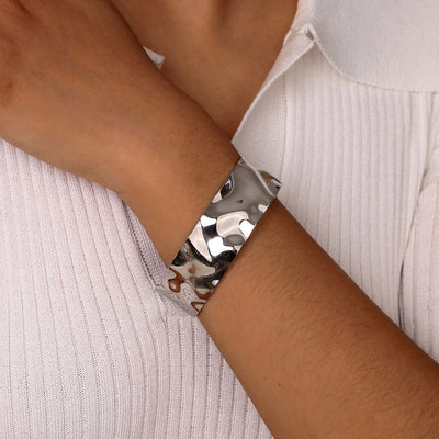 IG Style Exaggerated Classic Style Solid Color Feather Flower 201 Stainless Steel 18K Gold Plated Wide Bracelet In Bulk