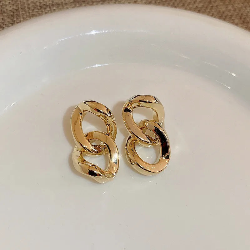 retro c shape solid color metal plating women's earrings 1 pair