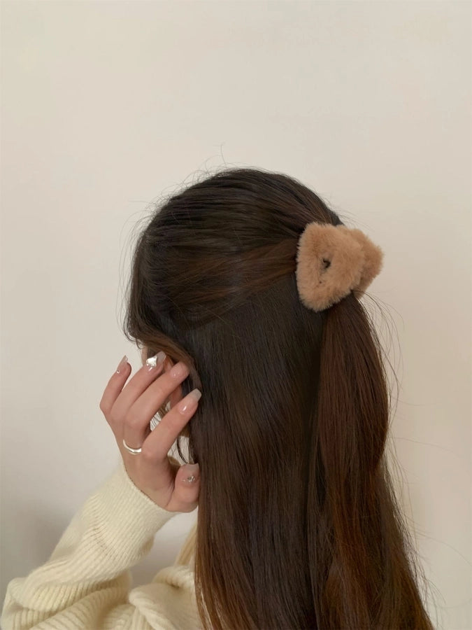 Internet celebrity Triangle Plush hairpin back head updo hair clip female grip high-grade furry shark clip head