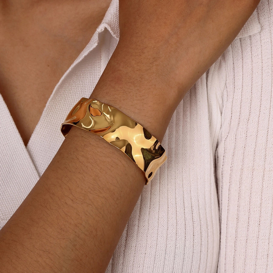 IG Style Exaggerated Classic Style Solid Color Feather Flower 201 Stainless Steel 18K Gold Plated Wide Bracelet In Bulk