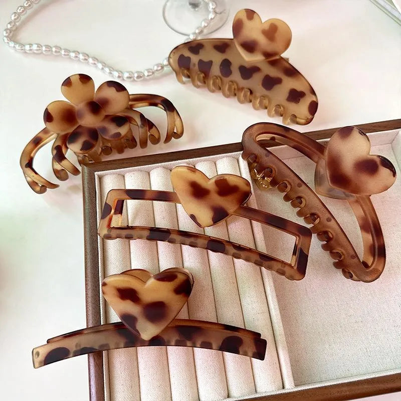 Women's Retro Flower Arylic Hair Claws