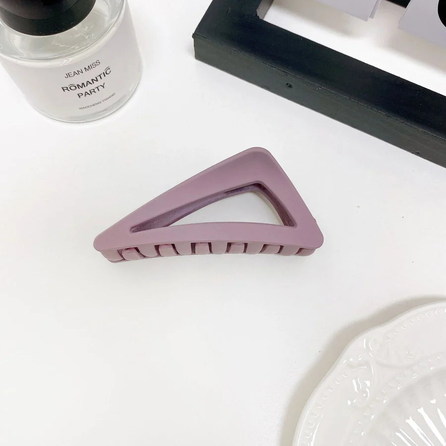 women's simple style triangle plastic hair claws