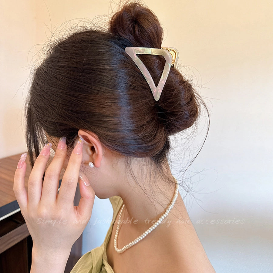 Women's Sweet Simple Style Triangle Alloy Resin Hollow Out Hair Claws
