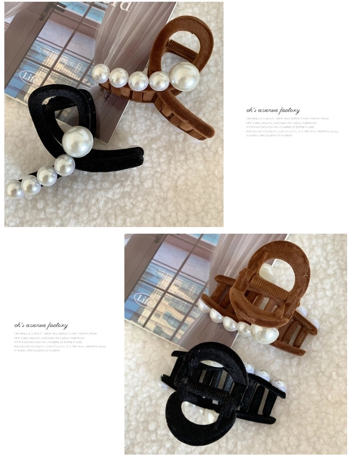 retro geometric imitation pearl flannel criss cross hair claws