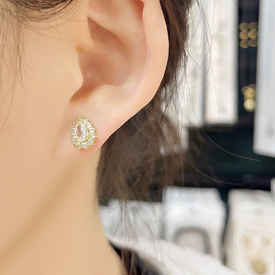 1 Pair Elegant Luxurious Simple Style Water Droplets Daisy Plating Copper 18K Gold Plated Gold Plated Ear Studs
