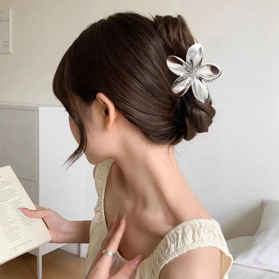Women's Elegant Sweet Flower Metal Plating Hair Claws