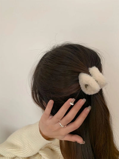 Internet celebrity Triangle Plush hairpin back head updo hair clip female grip high-grade furry shark clip head