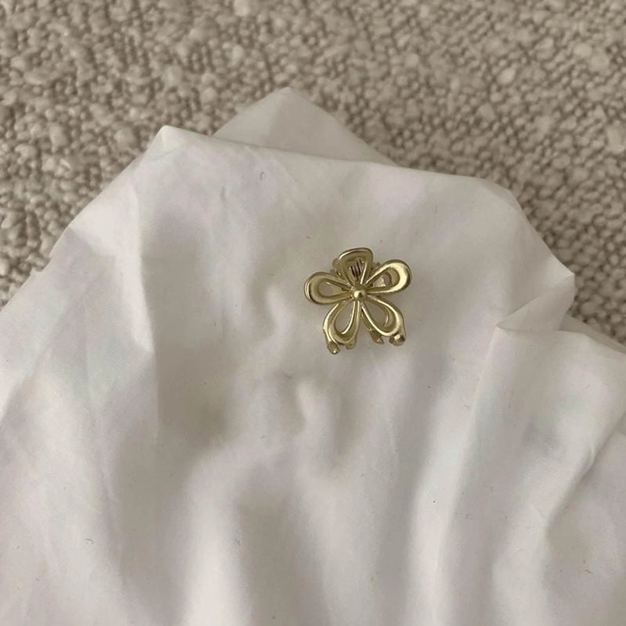 Women's Sweet IG Style Flower Metal Hollow Out Hair Claws