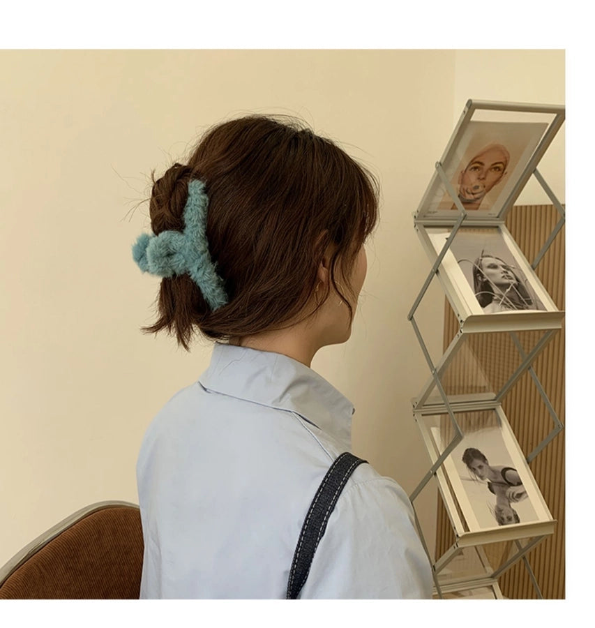 Korean Simple Plush Grab Clip Girl Autumn and Winter New Back Head Hair Clip Elegant Hair Grab Shark Clip Hair Accessories