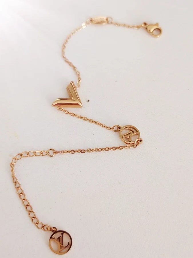 Jewelry Elegant Simple Style V Shape Titanium Steel 18K Gold Plated Bracelets Earrings Necklace