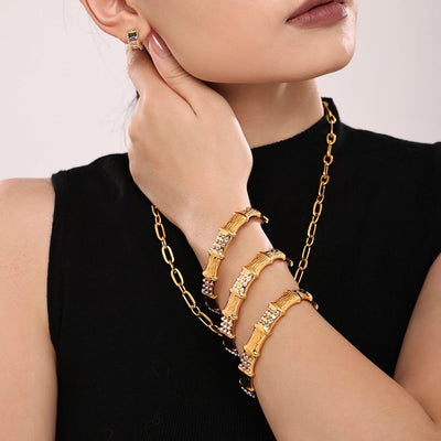 Elegant Luxurious Geometric 304 Stainless Steel 18K Gold Plated Artificial Pearls Bangle In Bulk