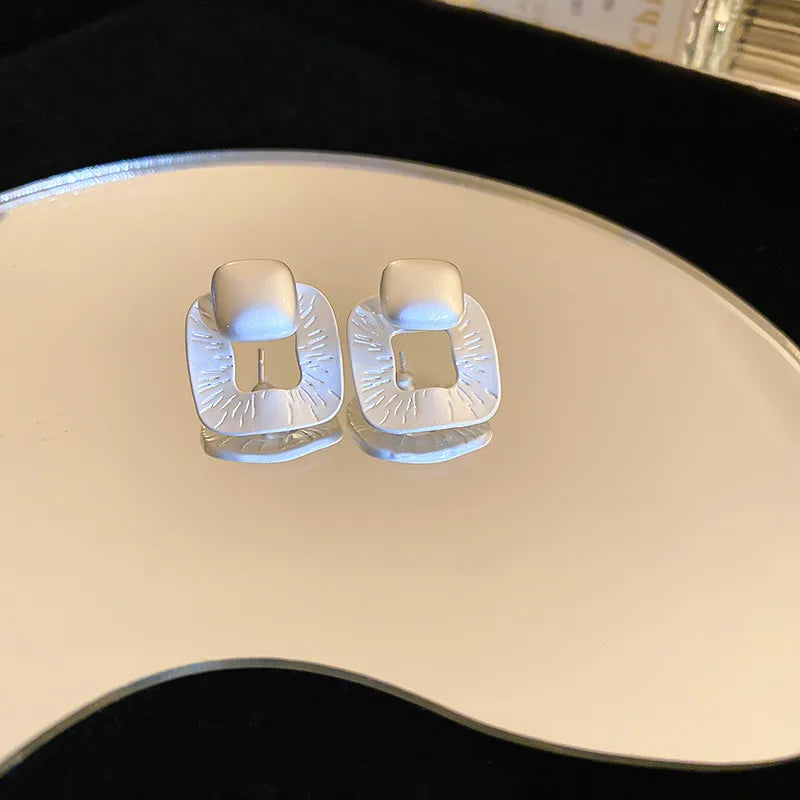 retro c shape solid color metal plating women's earrings 1 pair