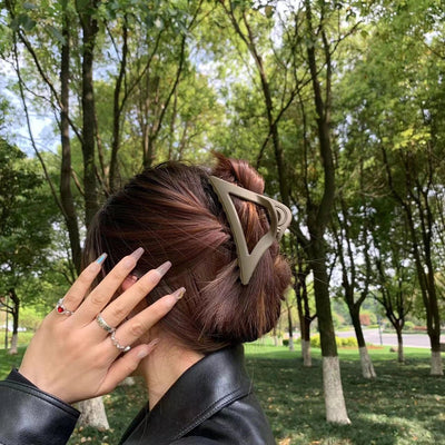 lady triangle arylic stoving varnish hair claws