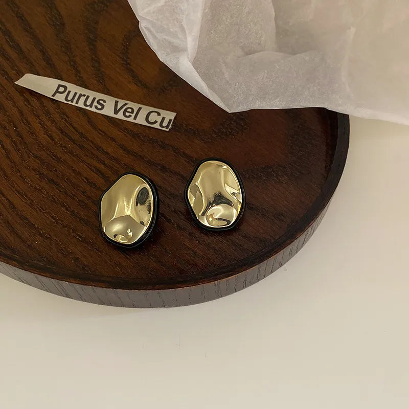 retro c shape solid color metal plating women's earrings 1 pair