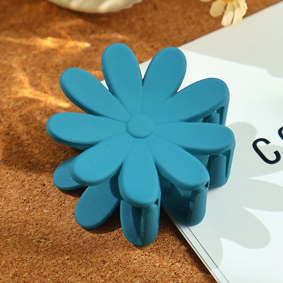 Women's Simple Style Daisy Plastic Spray Paint Hair Claws