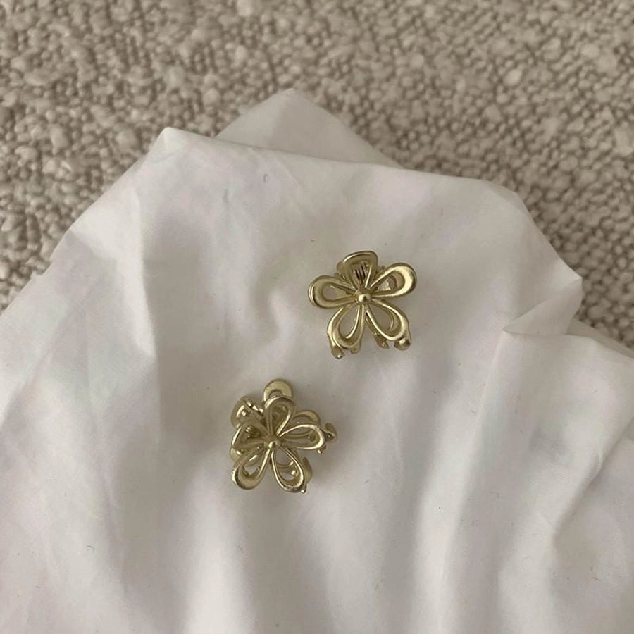 Women's Sweet IG Style Flower Metal Hollow Out Hair Claws
