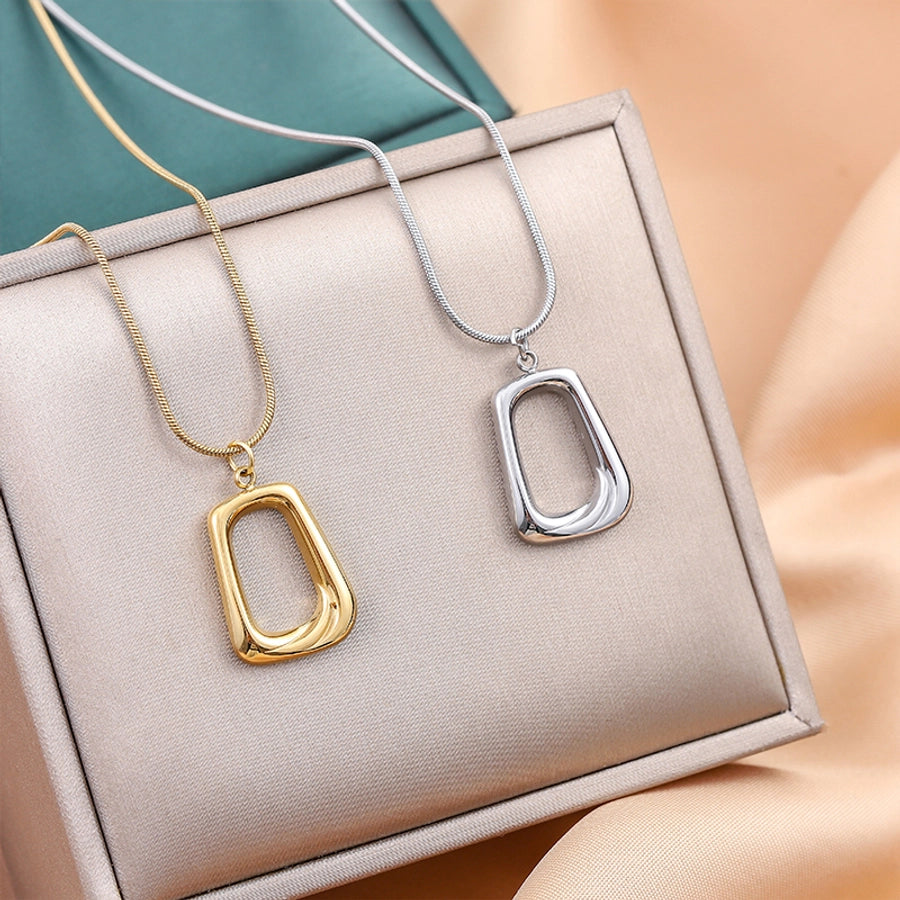 Jewelry Cute Queen Bridal Letter 316 Stainless Steel  18K Gold Plated Pendant Necklace