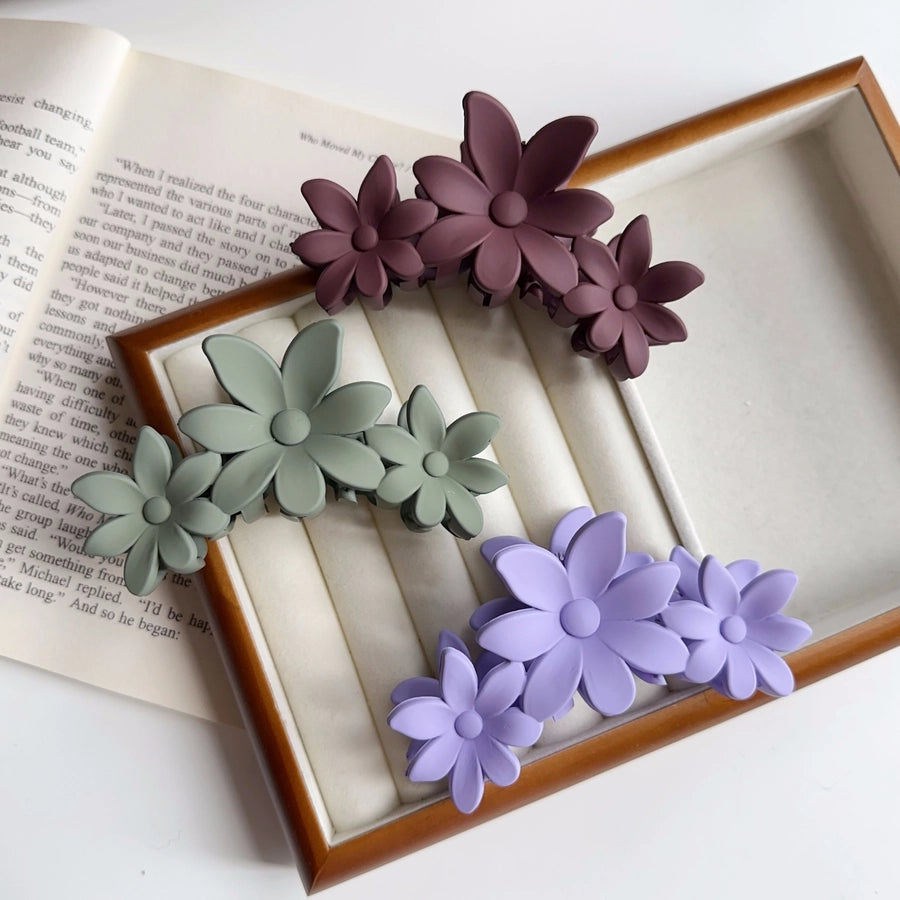 Women's Simple Style Classic Style Flower Plastic Resin Stoving Varnish Hair Claws