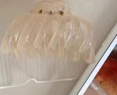 simple style solid color plastic hair claws