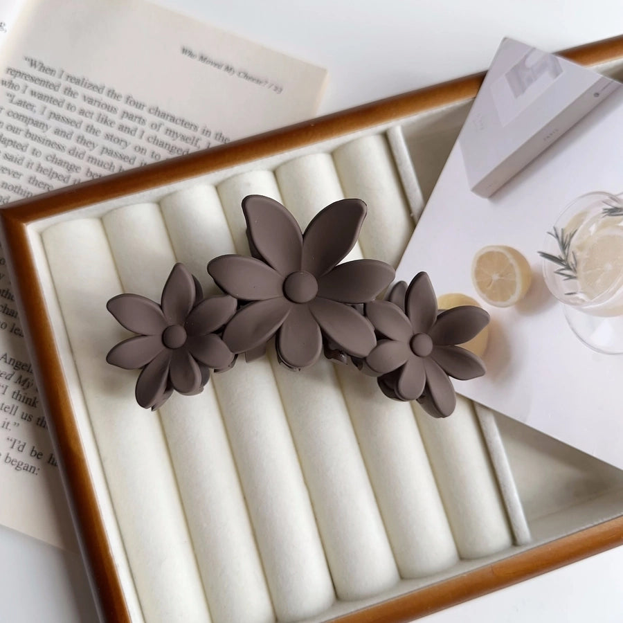 Women's Simple Style Classic Style Flower Plastic Resin Stoving Varnish Hair Claws