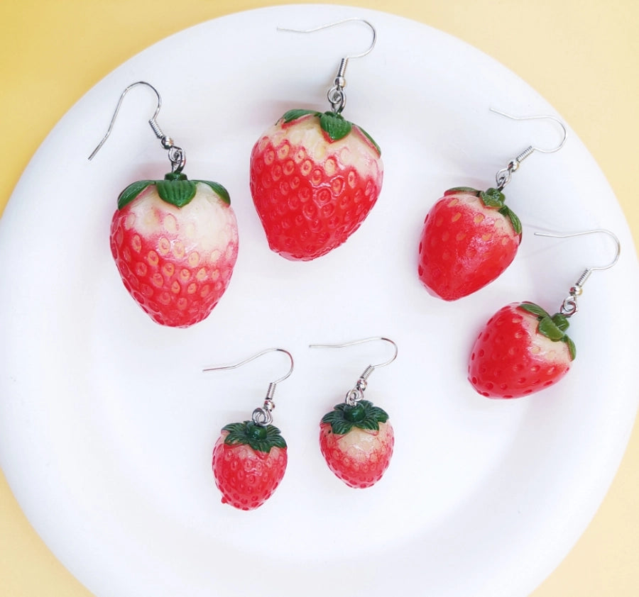 Europe and the United States  personality sweet three-dimensional resin simulation strawberry earrings earrings creative female fun fruit earrings