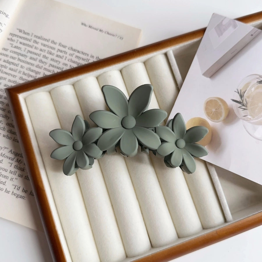 Women's Simple Style Classic Style Flower Plastic Resin Stoving Varnish Hair Claws